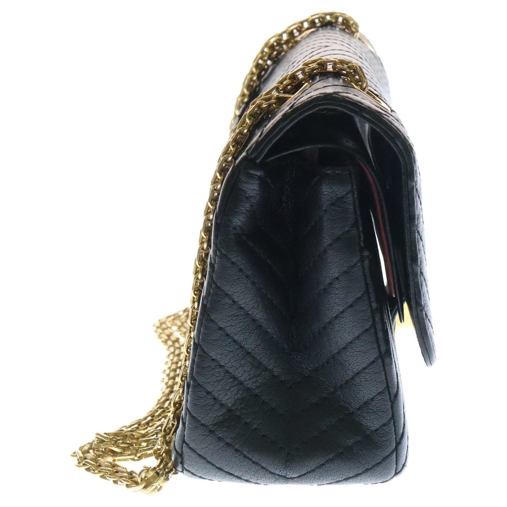 CHANEL(シャネル) 2.55 Vステッチ ゴールド金具 チェーンショルダーバッグ 23番台 ブラック レディース