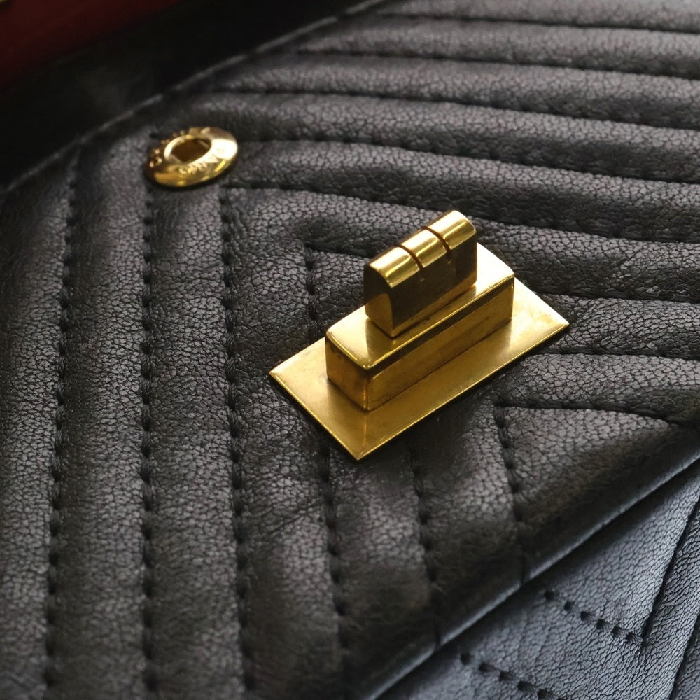 CHANEL(シャネル) 2.55 Vステッチ ゴールド金具 チェーンショルダーバッグ 23番台 ブラック レディース