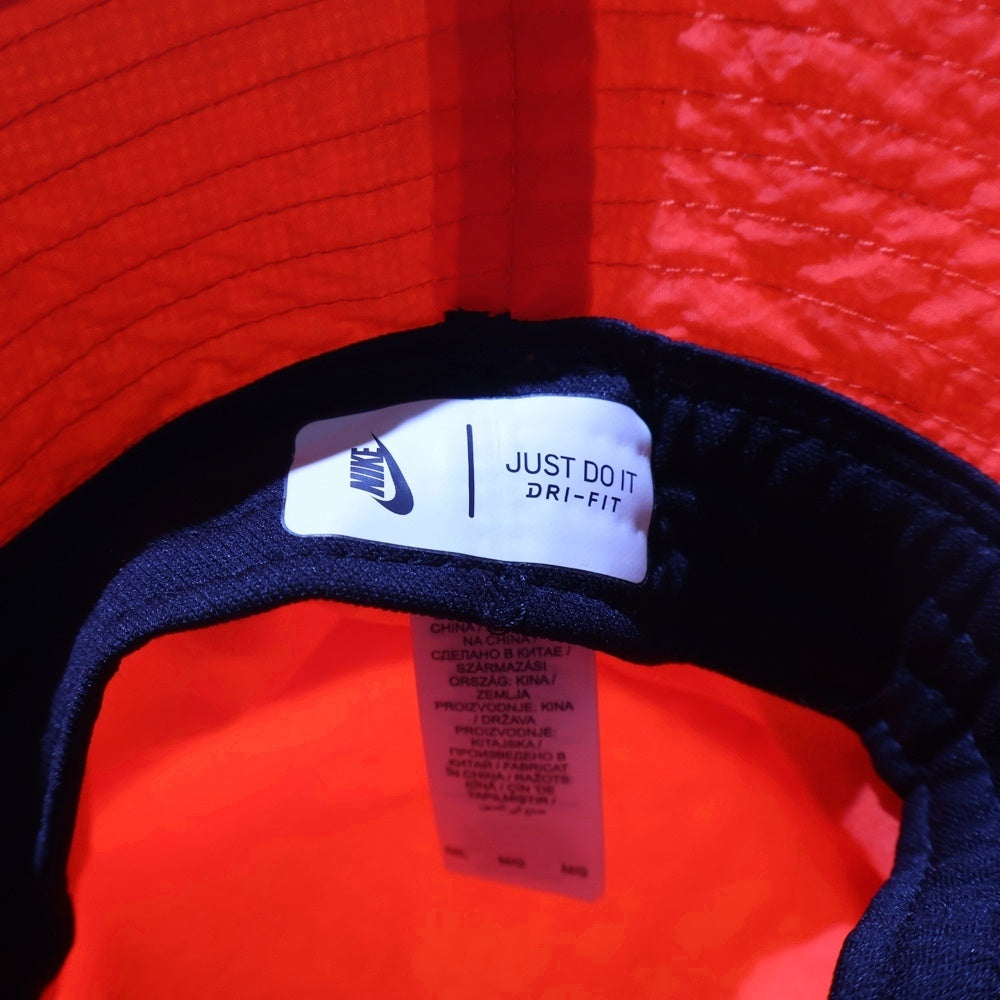 NIKE(ナイキ) 20AW × STUSSY Bucket Hat CT8411-634 ロゴ刺繍 バケットハット 帽子 オレンジ