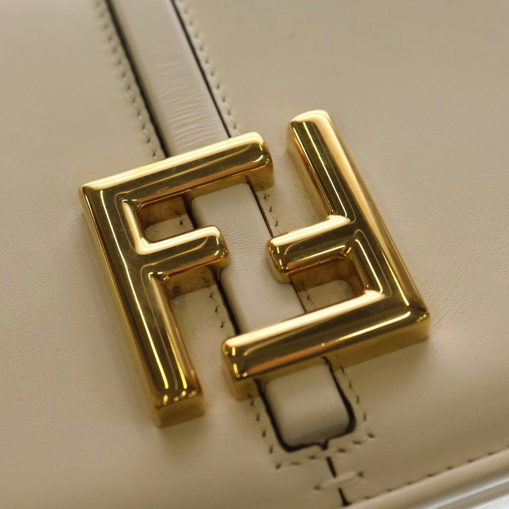 FENDI(フェンディ) C Mon Small カモン スモール ショルダーバッグ ハンドバッグ ホワイト