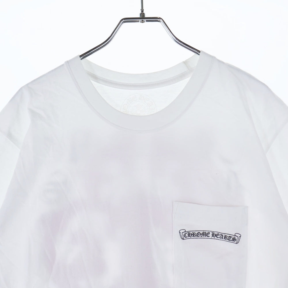 CHROME HEARTS(クロムハーツ) Dagger Eye Chart Tee ダガーアイチャート Tシャツ 半袖カットソー 袖ロゴ スクロールロゴ 胸ロゴ ホワイト