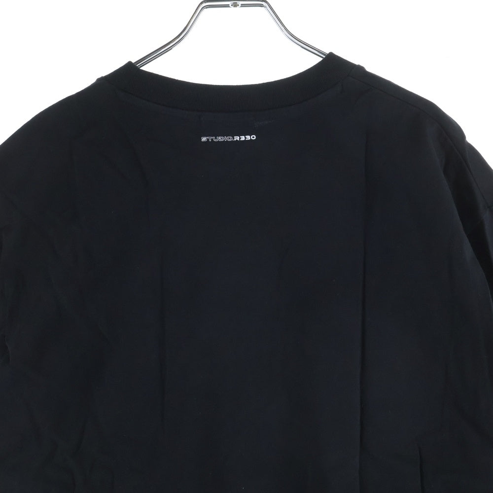 NO BRAND(ノーブランド) STUDIO R330(ステュディオ アール スリーサーティー)フロントプリント クルーネック半袖Tシャツ ブラック