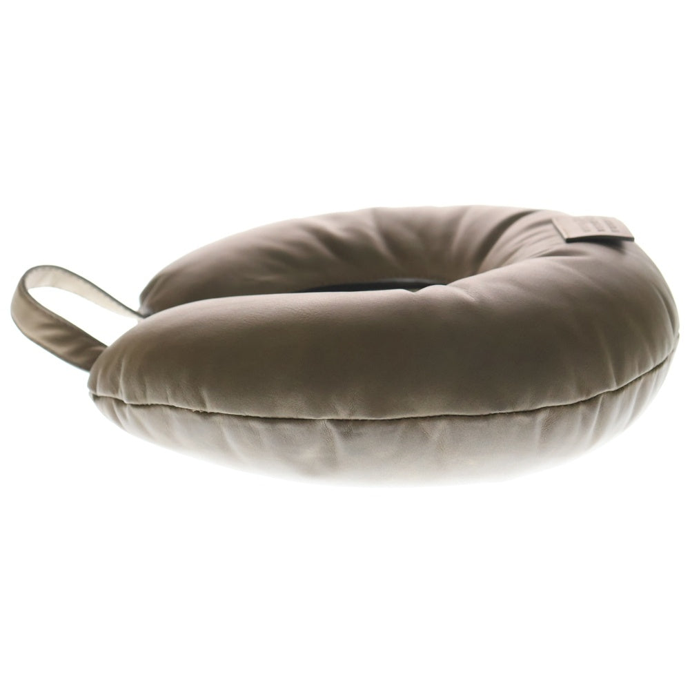 MM6 Maison Margiela(エムエムシックスメゾンマルジェラ) 24AW TRAVEL PILLOW BAG トラベルピロー レザーハンドバッグ レディース