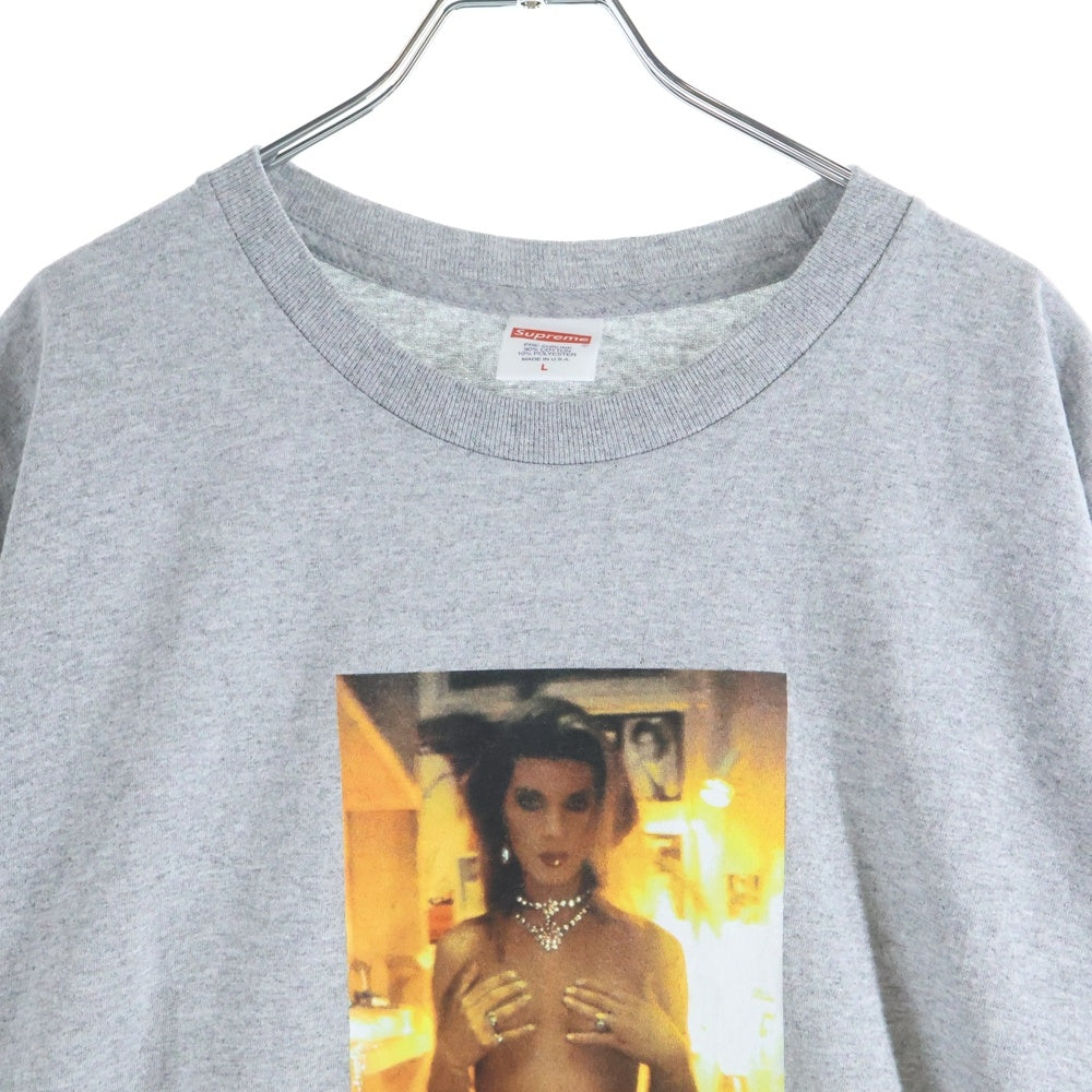 SUPREME(シュプリーム) 18SS Nan Goldin Kim in Rhinestone Tee ナン・ゴールディン フロントプリント 半袖Tシャツ カットソー グレー