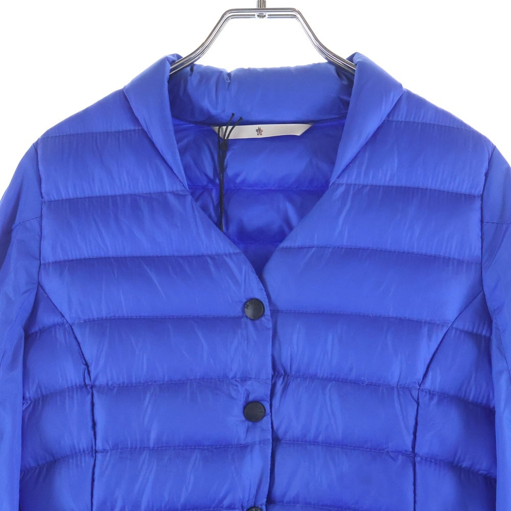 MONCLER GRENOBLE(モンクレールグルノーブル) CAEN GIUBBOTTO ロゴワッペン ノーカラーダウンジャケット ブルー レディース 310984532185