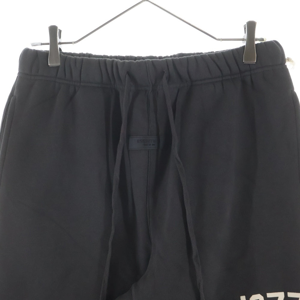 FEAR OF GOD ESSENTIALS(フィアオブゴッド エッセンシャルズ) SWEATPANTS 1977 フェルトロゴ スウェットパンツ グレー