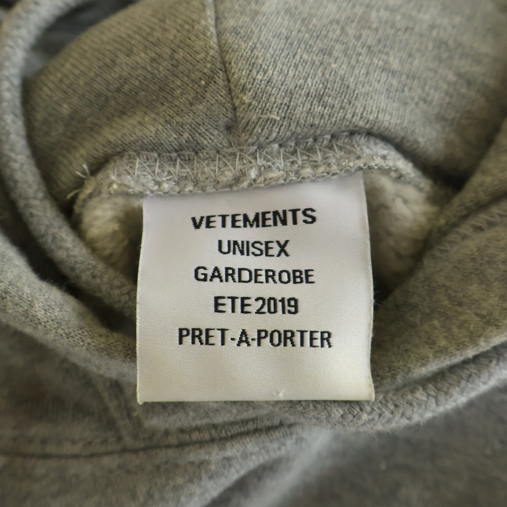 VETEMENTS(ヴェトモン) 19SS CARTOON HOODIE USS197010 カートゥーン フーディー フロント刺繍 プルオーバーパーカー グレー