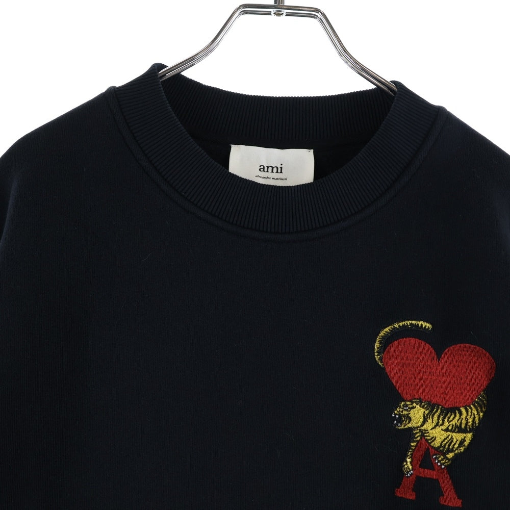 AMI Alexandre Mattiussi(アミアレクサンドルマテュッシ) Tiger Swaetshirt タイガーハートロゴ刺繍 クルーネックスウェットトレーナー ブラック E22UDW009.749