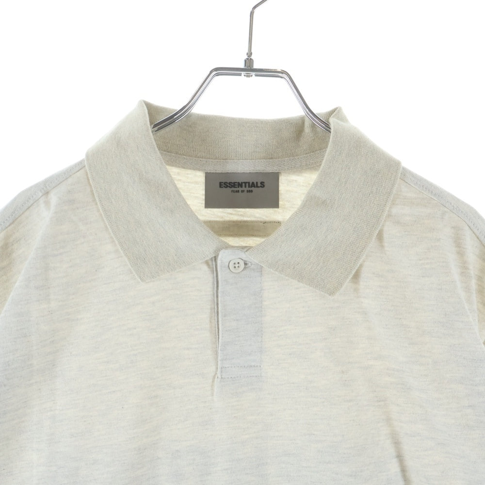 FEAR OF GOD ESSENTIALS(フィアオブゴッド エッセンシャルズ) S/S POLO SHIRT バックラバーロゴ 半袖ポロシャツ グレージュ