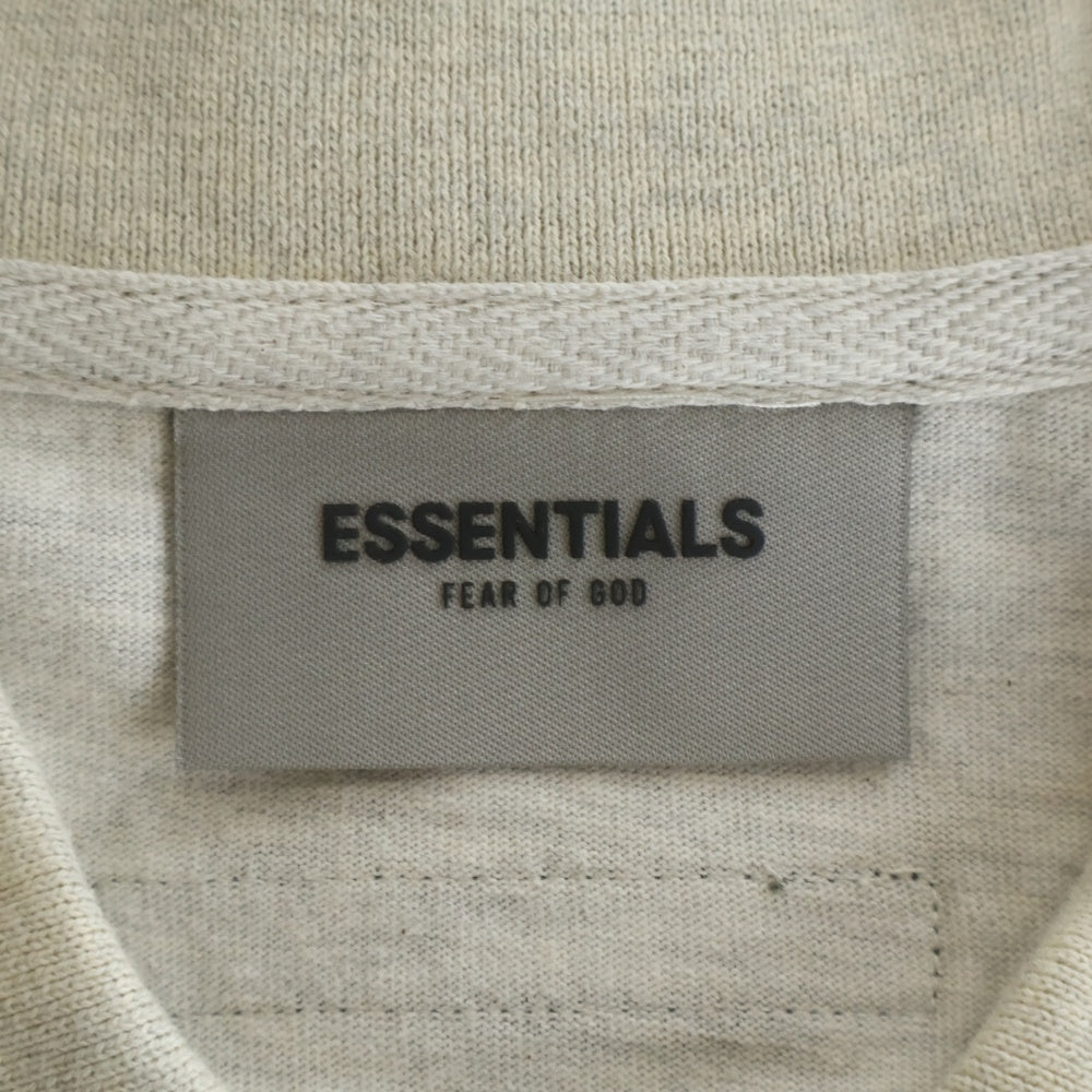 FEAR OF GOD ESSENTIALS(フィアオブゴッド エッセンシャルズ) S/S POLO SHIRT バックラバーロゴ 半袖ポロシャツ グレージュ