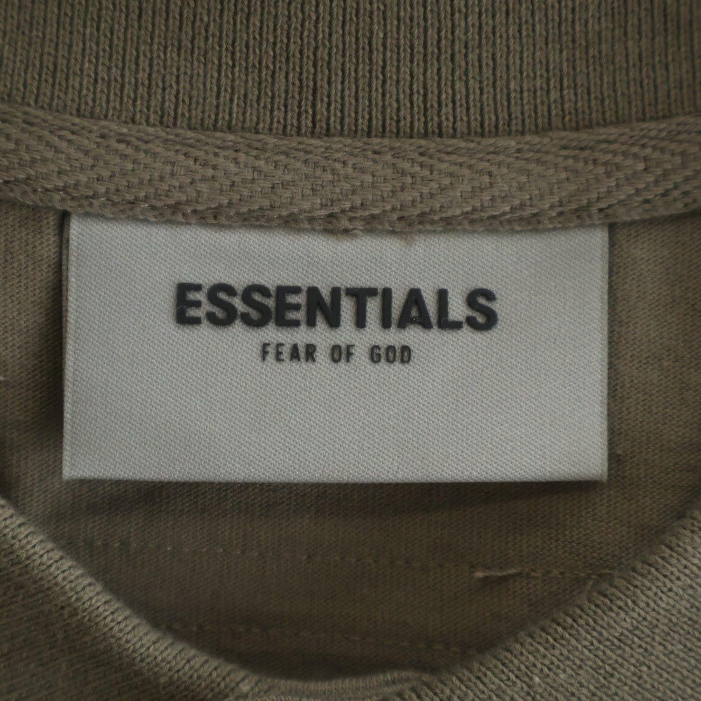 FEAR OF GOD ESSENTIALS(フィアオブゴッド エッセンシャルズ) S/S POLO SHIRT バックラバーロゴ 半袖ポロシャツ ベージュ