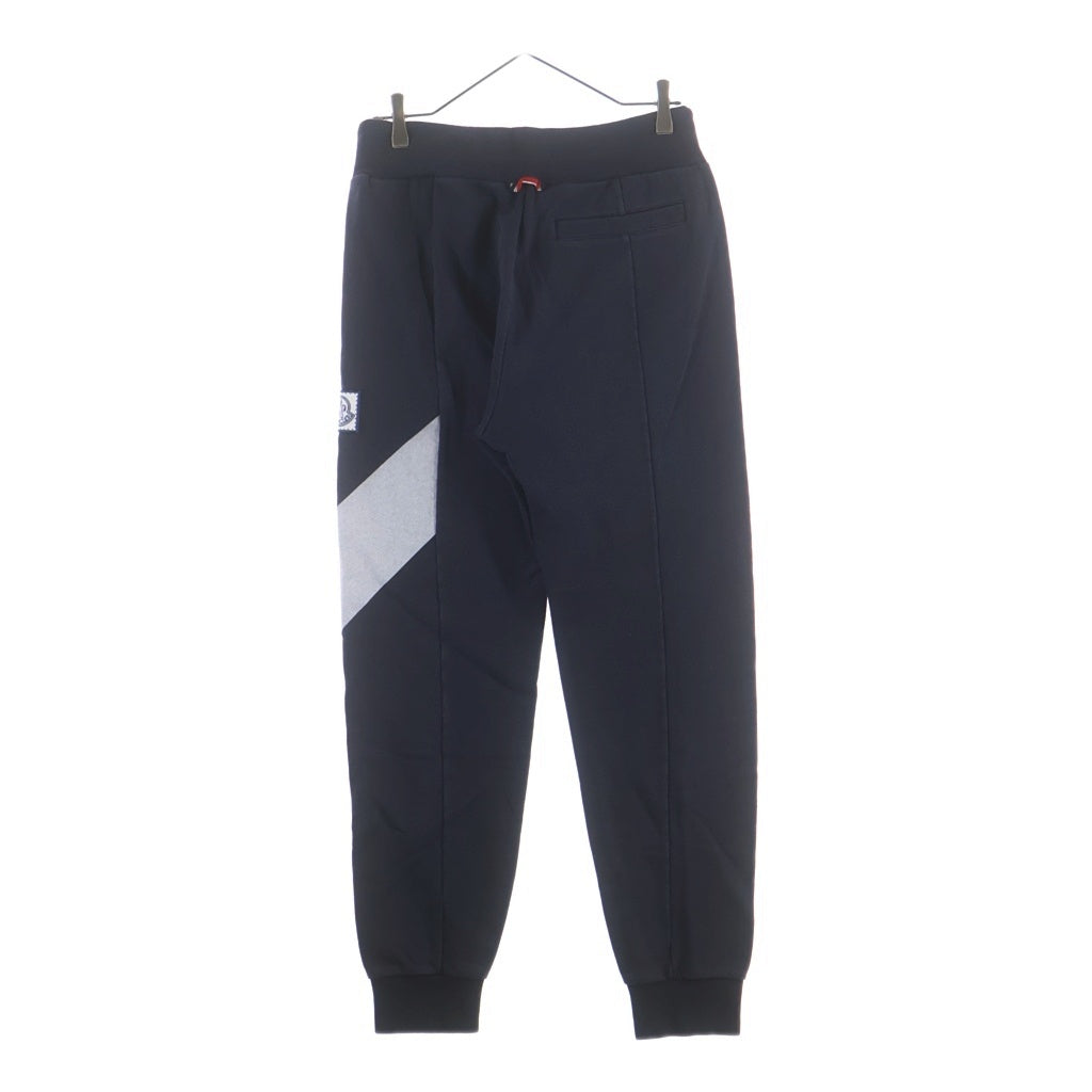 MONCLER GAMME BLEU(モンクレール・ガム・ブルー) PANTALONE ロゴワッペン スウェットパンツ ネイビー B23918703150