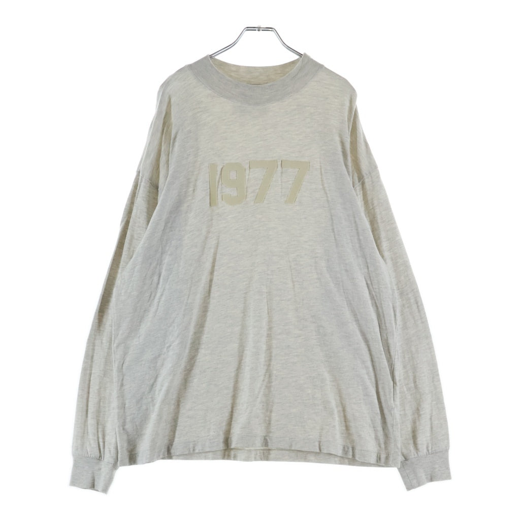 FEAR OF GOD ESSENTIALS(フィアオブゴッド エッセンシャルズ) L/S T-SHIRT 1977 フェルトロゴ 長袖Tシャツ ロンT グレージュ