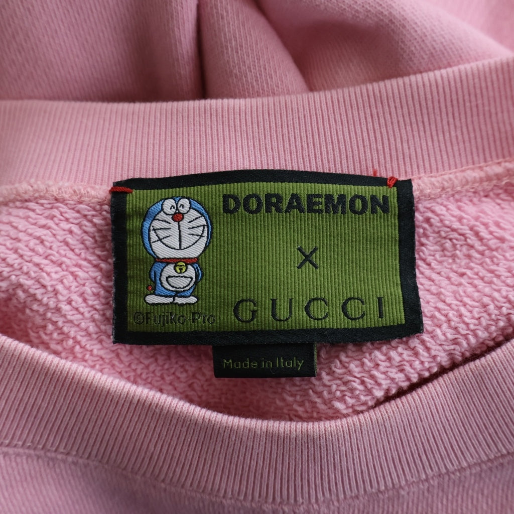 GUCCI(グッチ) Doraemon Crewneck Sweatshirt ドラえもん ロゴ刺繍 クルーネックスウェットトレーナー ピンク 617964 XJDIC