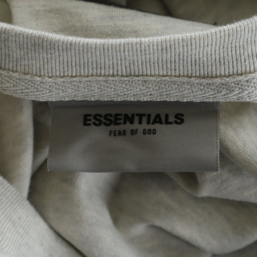 FEAR OF GOD ESSENTIALS(フィアオブゴッド エッセンシャルズ) S/S T-SHIRT バックラバーロゴ 半袖Tシャツ グレージュ