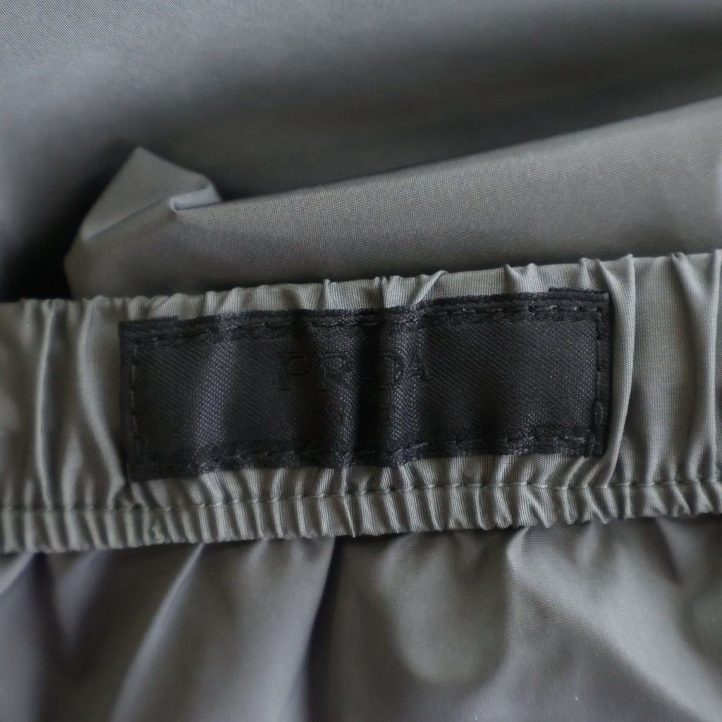 PRADA(プラダ) 24AW Light Technical Pants トライアングルロゴ ライトテクニカル ナイロンパンツ シルバー SPH415