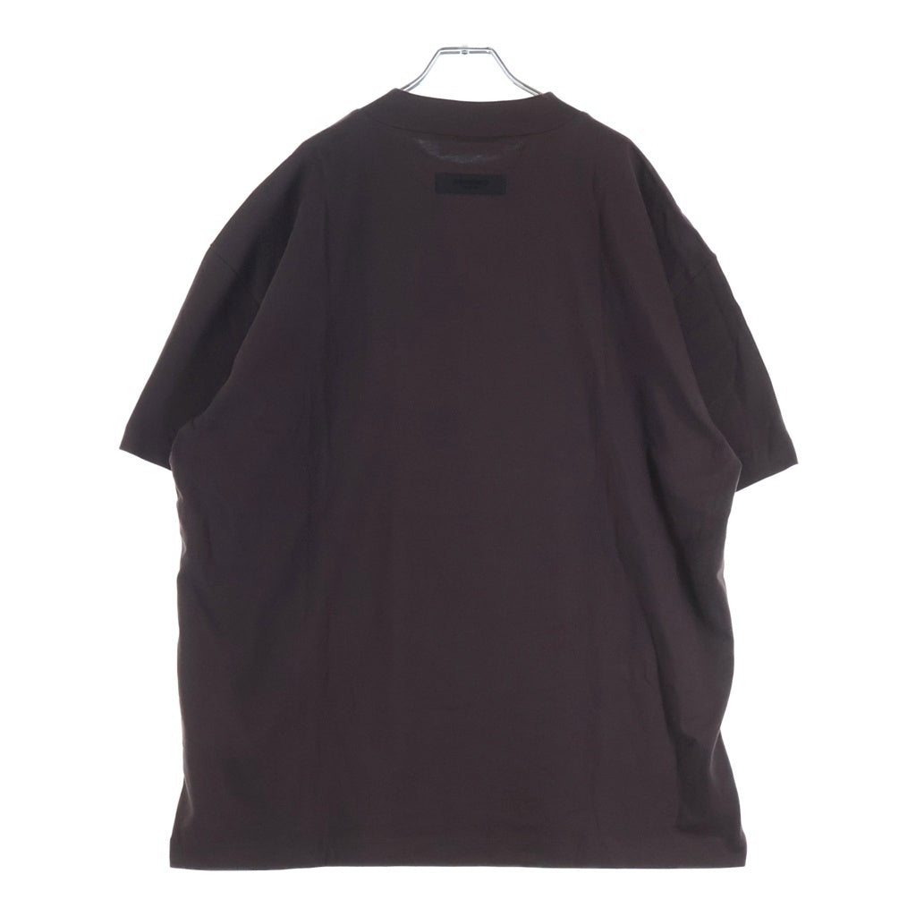 FEAR OF GOD ESSENTIALS(フィアオブゴッド エッセンシャルズ) S/S T-SHIRT ラバーロゴ 半袖Tシャツ ブラウン