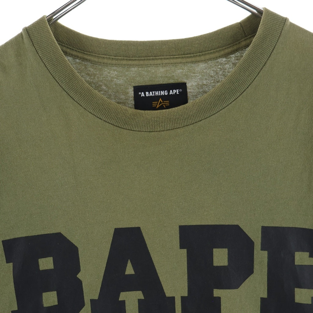 A BATHING APE(アベイシングエイプ) ×ALPHA INDUSTRIES LOGO TEE 001CSG731907X ×アルファインダストリーズ グラフィック ロゴプリント 半袖カットソー Tシャツ カーキ 001CSG731907X