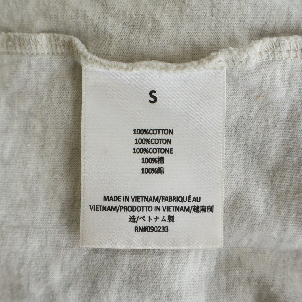 FEAR OF GOD ESSENTIALS(フィアオブゴッド エッセンシャルズ) L/S T-SHIRT フェルトロゴ 長袖Tシャツ ロンT グレー
