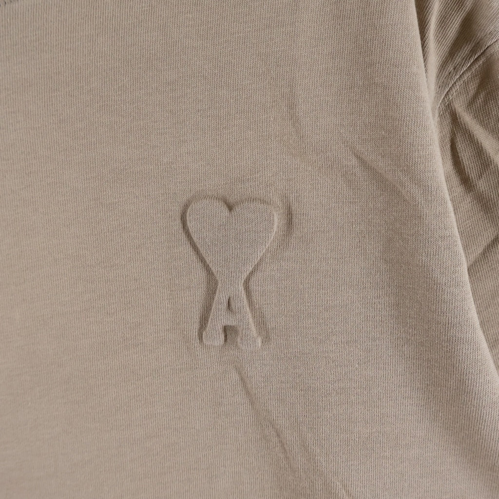 AMI Alexandre Mattiussi(アミアレクサンドルマテュッシ) T-Shirt ハートエンボスロゴ 半袖Tシャツ ベージュ UTS025.726