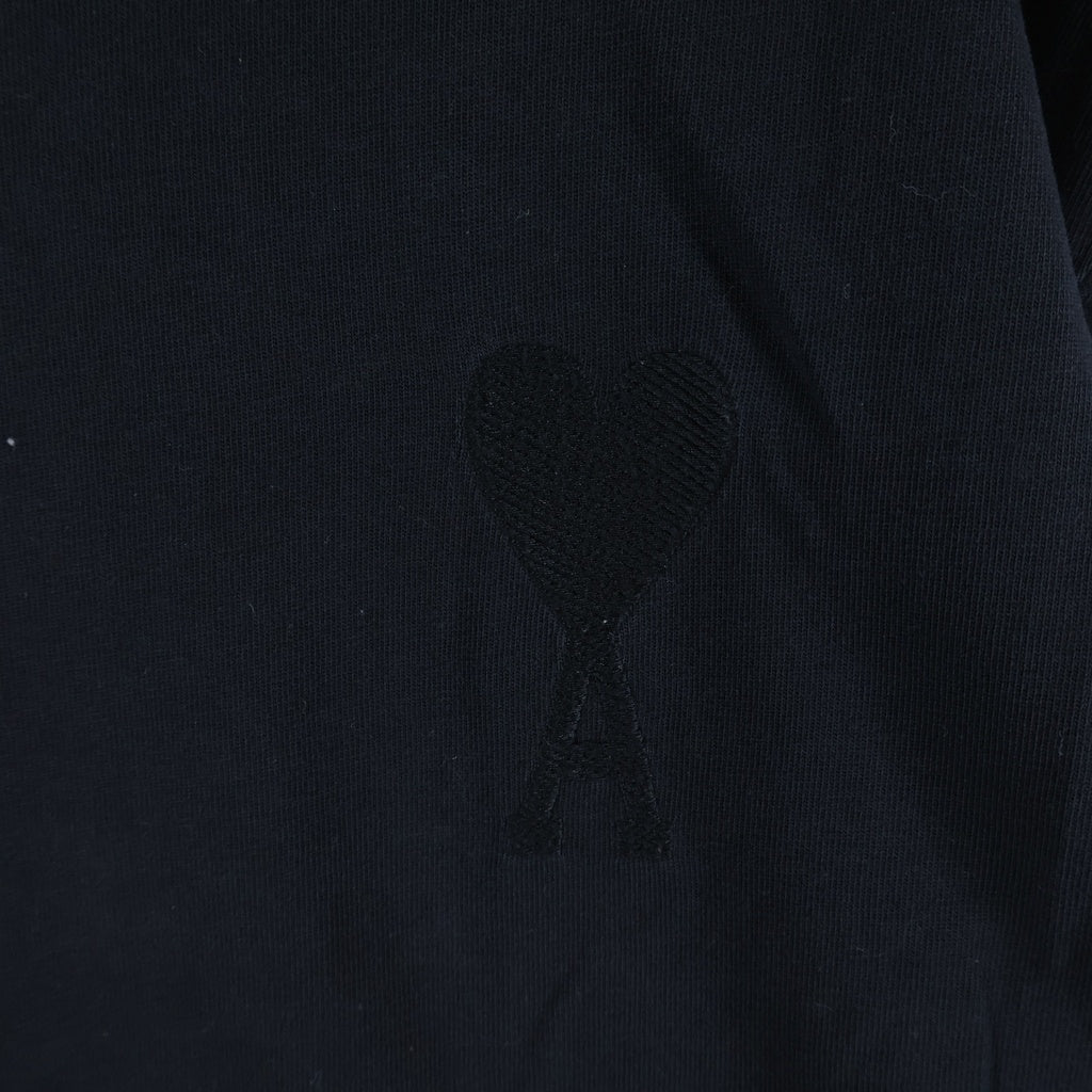 AMI Alexandre Mattiussi(アミアレクサンドルマテュッシ) T-Shirt ハートロゴ刺繍 半袖Tシャツ ブラック E22UTS002.726