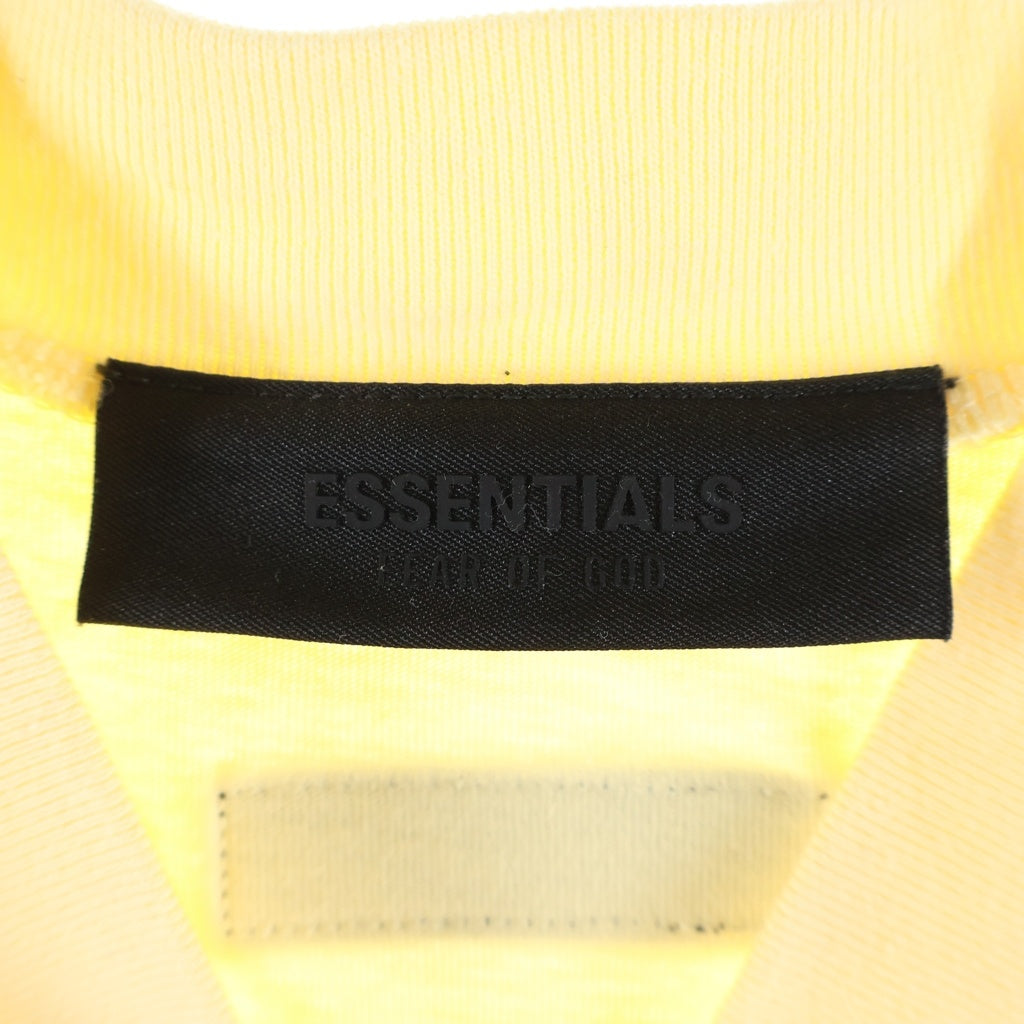 FEAR OF GOD ESSENTIALS(フィアオブゴッド エッセンシャルズ) V NECK S/S T-SHIRT ラバーロゴ Vネック半袖Tシャツ イエロー