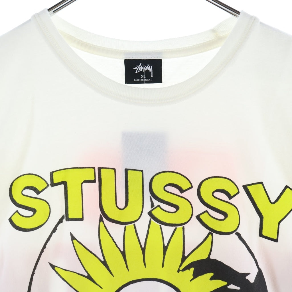 STUSSY(ステューシー) BEACH CALIFORNIA TEE ビーチカルフォルニア グラフィックプリント 半袖カットソー Tシャツ ホワイト