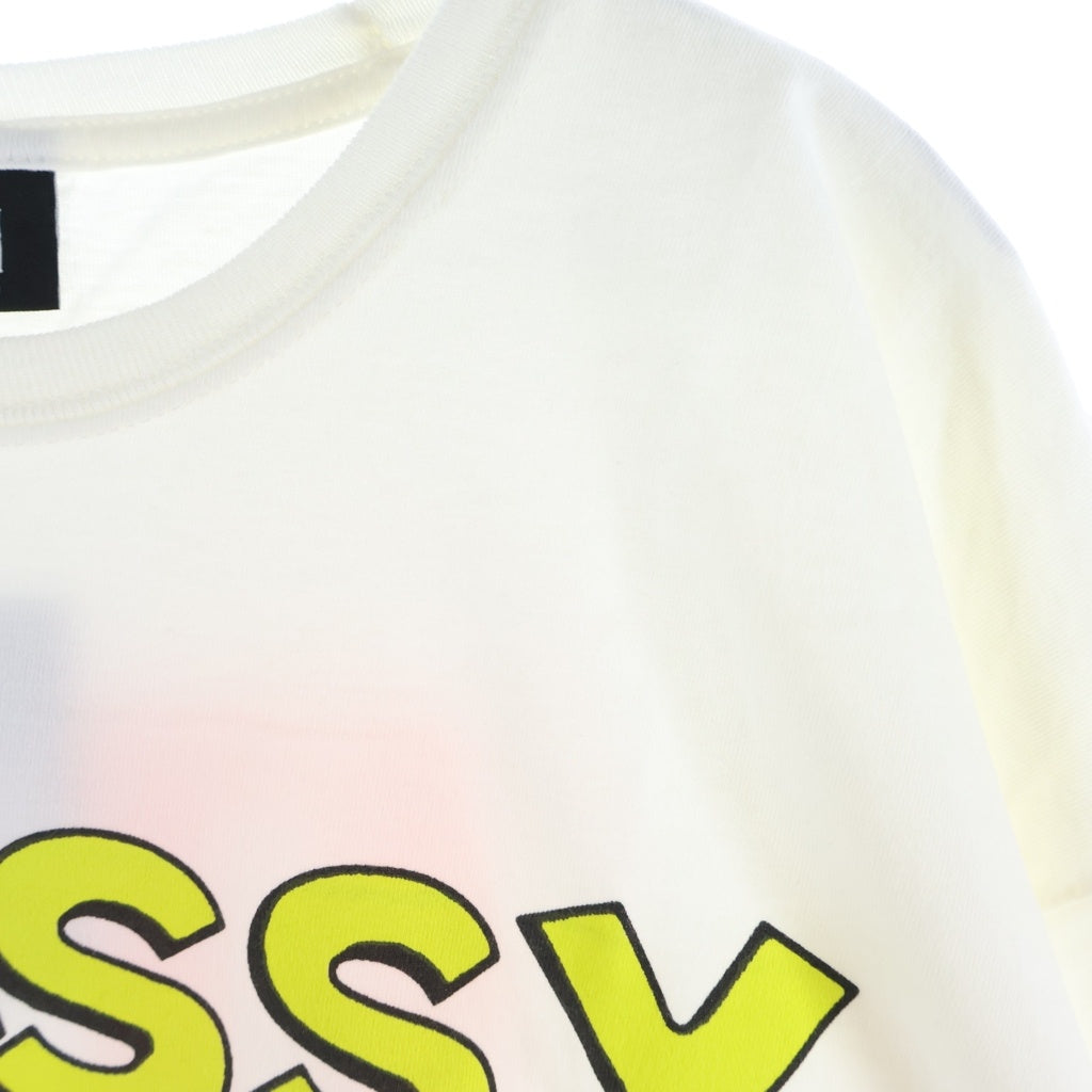 STUSSY(ステューシー) BEACH CALIFORNIA TEE ビーチカルフォルニア グラフィックプリント 半袖カットソー Tシャツ ホワイト