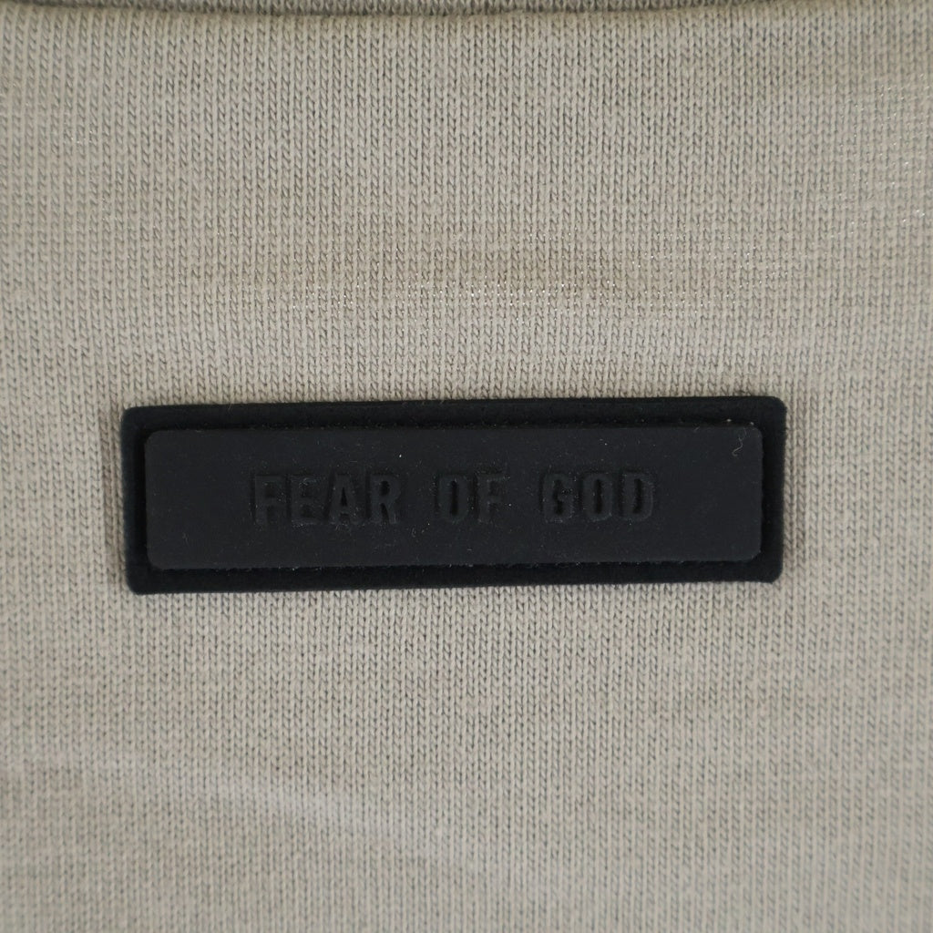 FEAR OF GOD ESSENTIALS(フィアオブゴッド エッセンシャルズ) HEAVY L/S T-SHIRT ヘビーオンス ラバーロゴ 長袖Tシャツ ロンT ベージュ