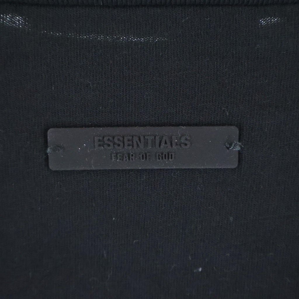 FEAR OF GOD ESSENTIALS(フィアオブゴッド エッセンシャルズ) L/S T-SHIRT カレッジロゴ 長袖Tシャツ ロンT ブラック