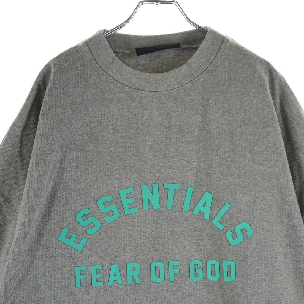 FEAR OF GOD ESSENTIALS(フィアオブゴッド エッセンシャルズ) HEAVY S/S T-SHIRT ヘビーオンス ラバーロゴ 半袖Tシャツ グレー