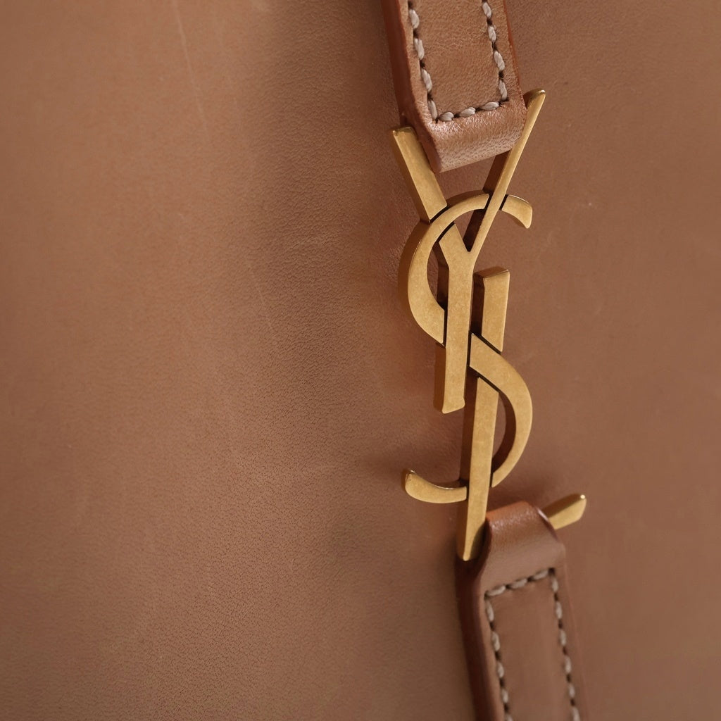 SAINT LAURENT PARIS(サンローランパリ) Le 5 A 7 カサンドラ レザーショルダーバッグ ベージュ 735214 レディース
