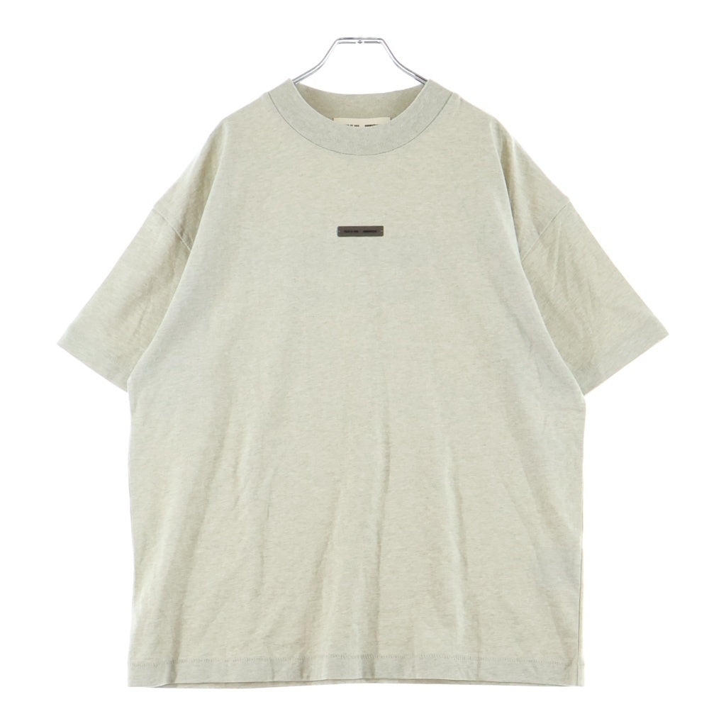 FEAR OF GOD ESSENTIALS(フィアオブゴッド エッセンシャルズ) S/S T-SHIRT メタルラバーロゴ 半袖Tシャツ グレー
