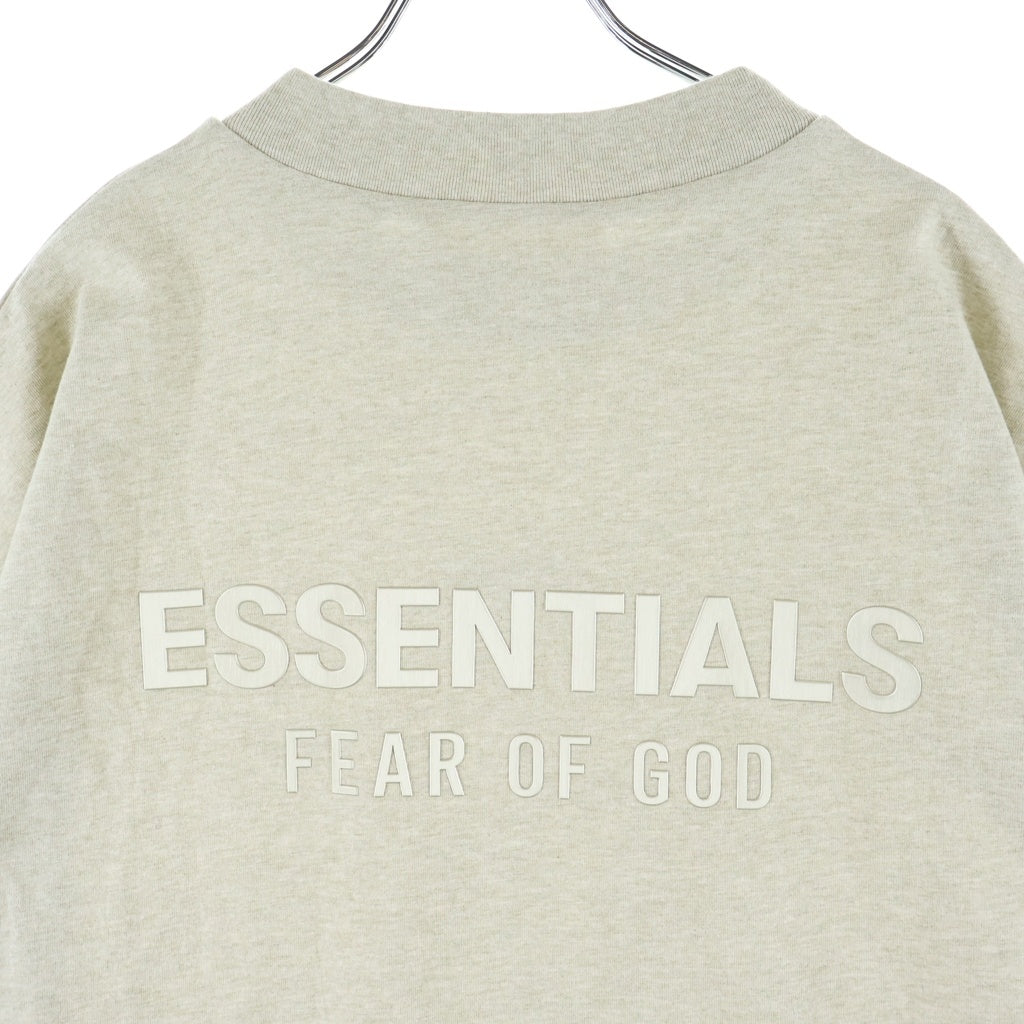 FEAR OF GOD ESSENTIALS(フィアオブゴッド エッセンシャルズ) S/S T-SHIRT メタルラバーロゴ 半袖Tシャツ グレー
