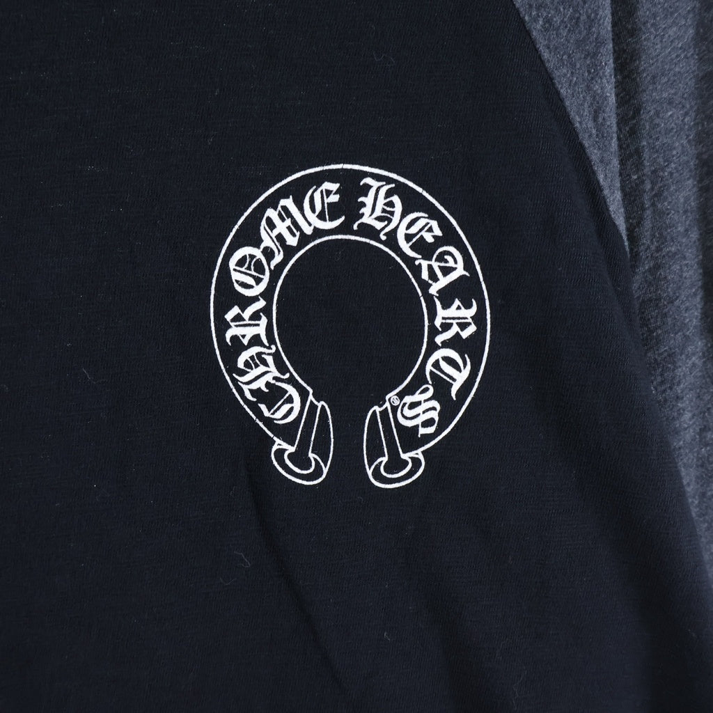 CHROME HEARTS(クロムハーツ) スクロールラベル プリント ラグランスリープ 長袖Tシャツ ロンT グレー