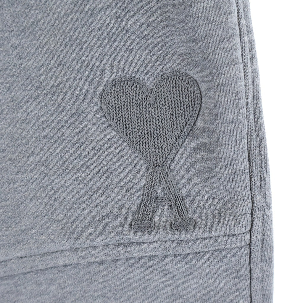 AMI Alexandre Mattiussi(アミアレクサンドルマテュッシ) Sweat Shorts ハートロゴ刺繍 スウェットハーフパンツ グレー E21HJ328.747
