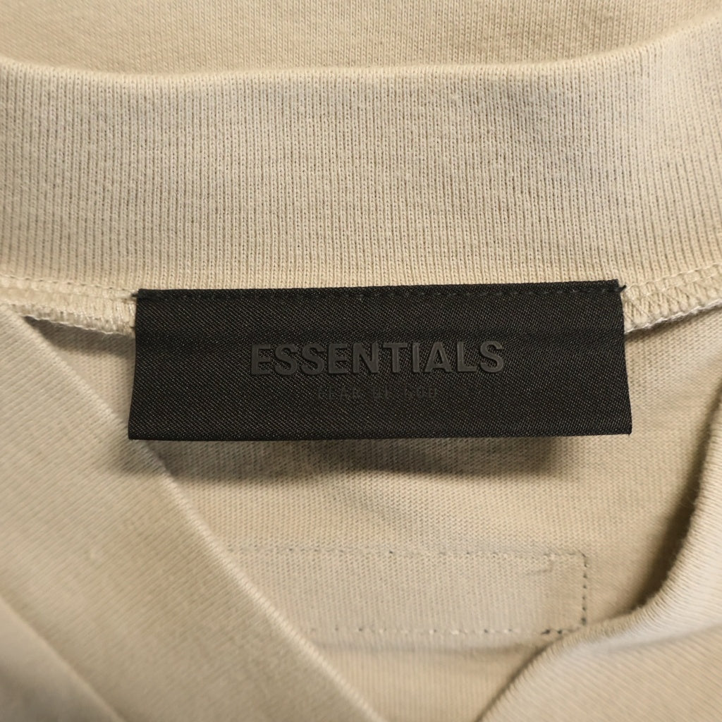 FEAR OF GOD ESSENTIALS(フィアオブゴッド エッセンシャルズ) V NECK S/S T-SHIRT ラバーロゴ Vネック半袖Tシャツ ベージュ
