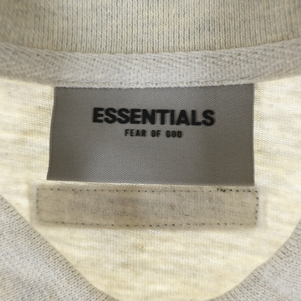 FEAR OF GOD ESSENTIALS(フィアオブゴッド エッセンシャルズ) S/S POLO SHIRT ラバーロゴ 半袖ポロシャツ グレー