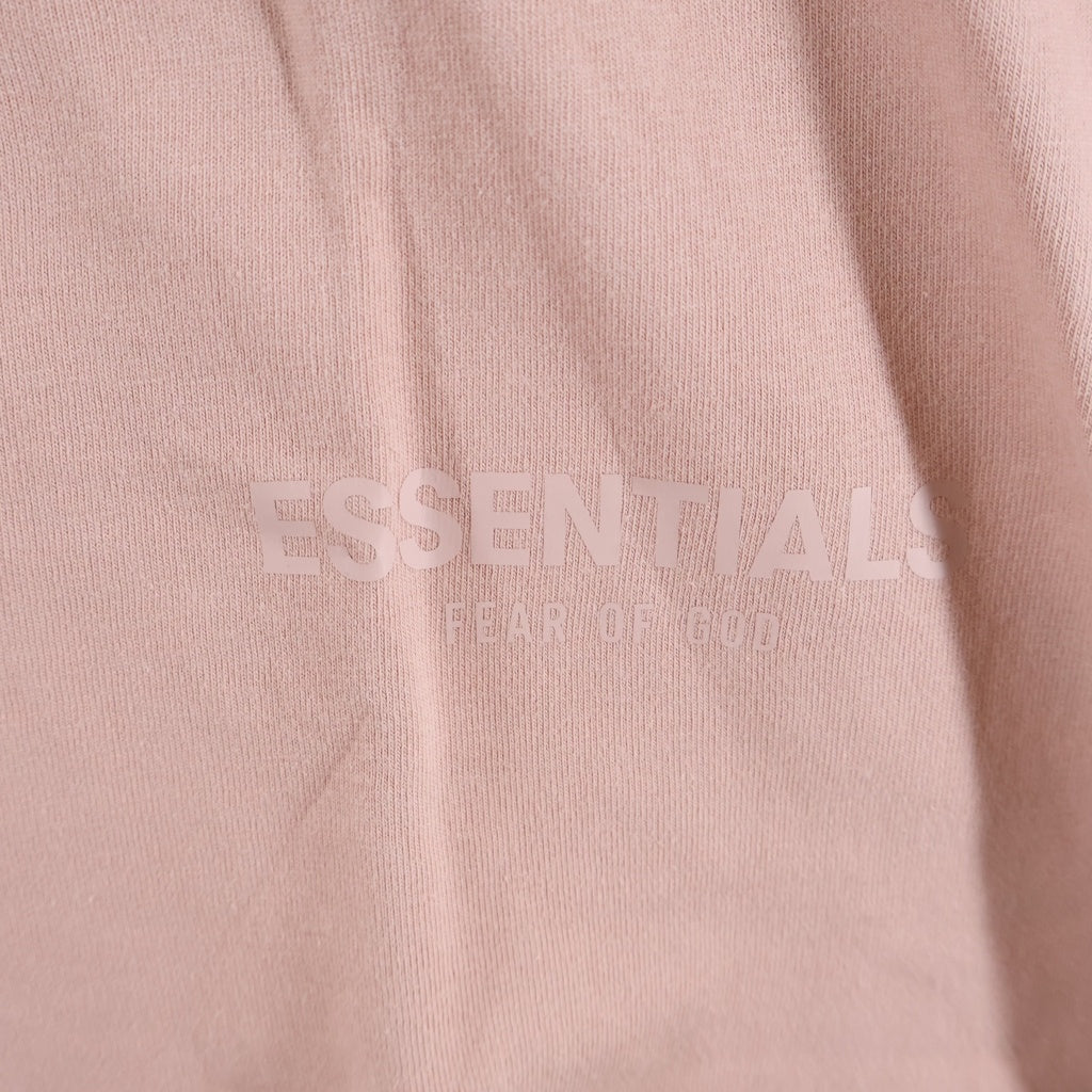 FEAR OF GOD ESSENTIALS(フィアオブゴッド エッセンシャルズ) S/S T-SHIRT ロゴプリント 半袖Tシャツ ピンク