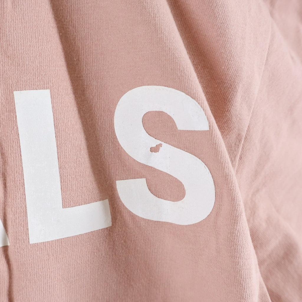 FEAR OF GOD ESSENTIALS(フィアオブゴッド エッセンシャルズ) S/S T-SHIRT ロゴプリント 半袖Tシャツ ピンク