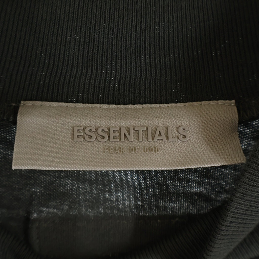 FEAR OF GOD ESSENTIALS(フィアオブゴッド エッセンシャルズ) L/S T-SHIRT バックリフレクターロゴ 長袖Tシャツ ロンT グレー