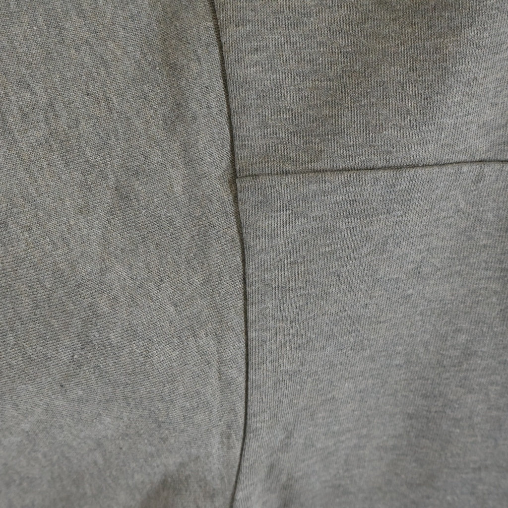 FEAR OF GOD ESSENTIALS(フィアオブゴッド エッセンシャルズ) HEAVY JERSEY ラバーロゴ Vネック半袖Tシャツ ヘビージャージー グレー