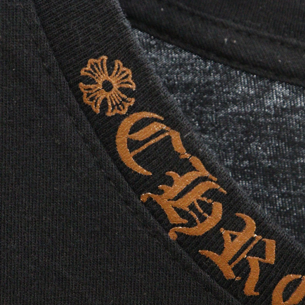 CHROME HEARTS(クロムハーツ) NECK LOGO S/S TEE ネック ロゴプリント 半袖Tシャツ ブラック/ブラウン