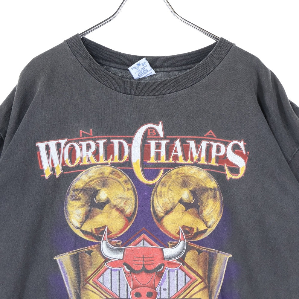 VINTAGE(ヴィンテージ) 90s BACK 2 BACK WORLD CHAMPS CHICAGO BULLS シカゴブルズ プリント 半袖Tシャツ カットソー ブラック