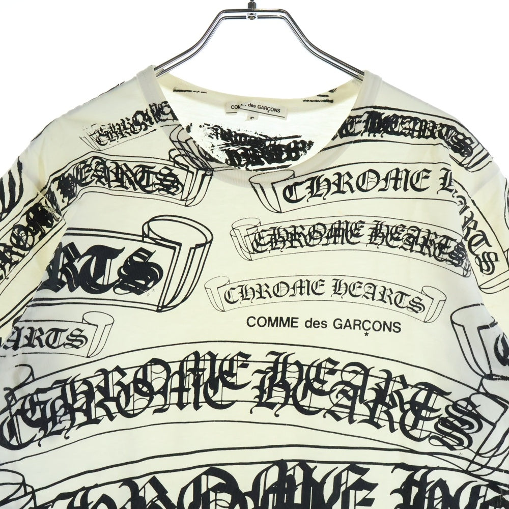 CHROME HEARTS(クロムハーツ) ×COMME des GARCONS コムデギャルソン スクロールラベル ロゴ総柄クルーネック半袖Tシャツ カットソー ホワイト OT-T022
