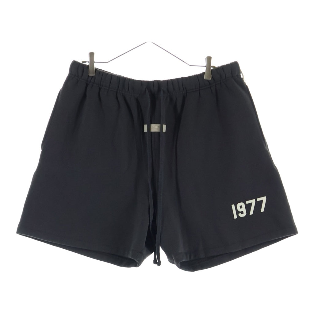 FEAR OF GOD ESSENTIALS(フィアオブゴッド エッセンシャルズ) SHORT PANTS 1977 フェルトロゴ スウェットハーフパンツ ショーツ グレー