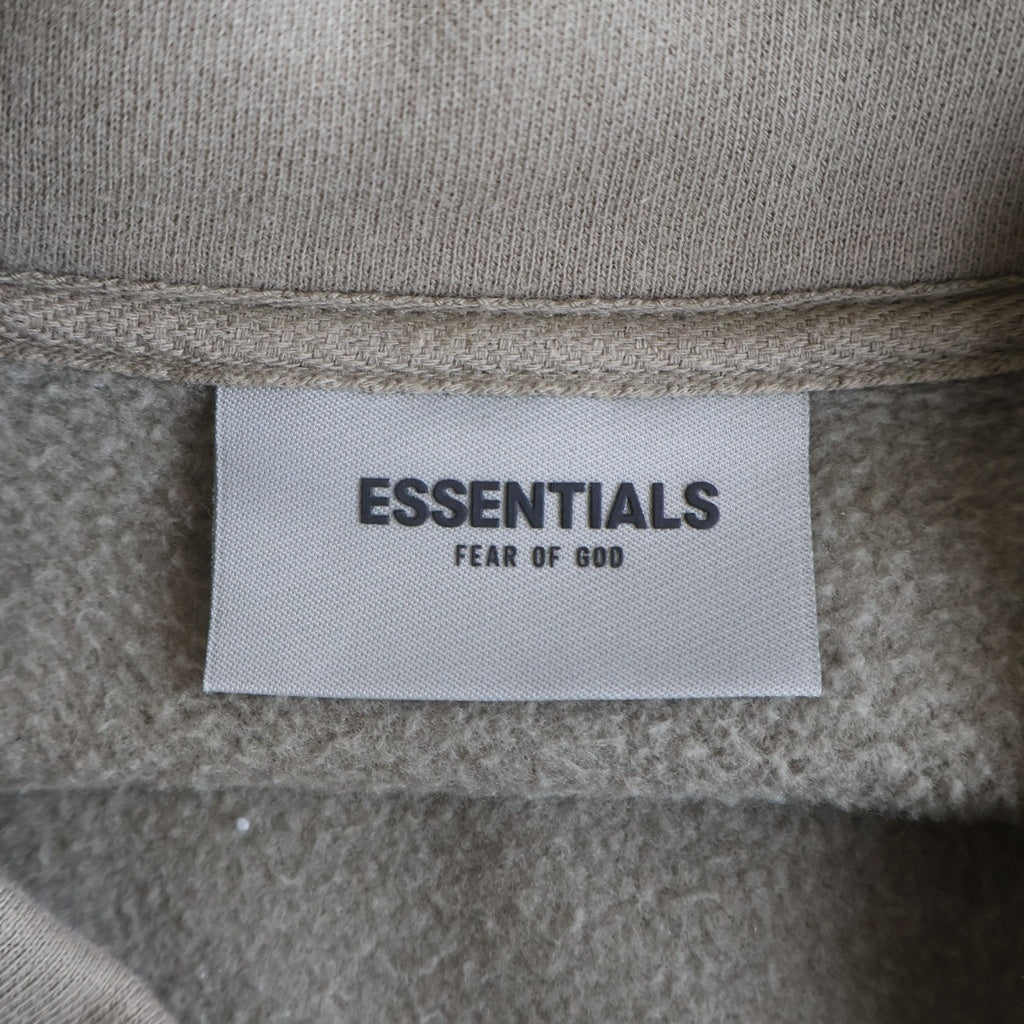FEAR OF GOD ESSENTIALS(フィアオブゴッド エッセンシャルズ) MOCK NECK SWEATSHIRT リフレクターロゴ モックネックスウェットトレーナー ベージュ
