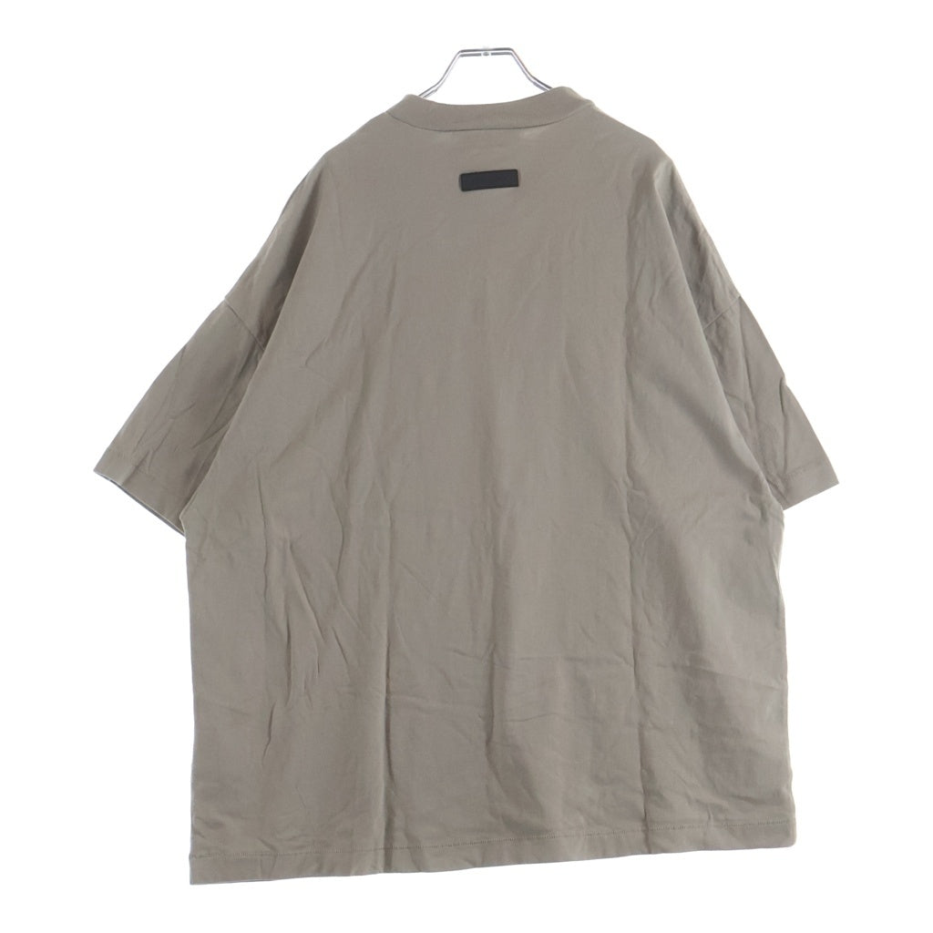 FEAR OF GOD ESSENTIALS(フィアオブゴッド エッセンシャルズ) S/S T-SHIRT ラバーロゴ 半袖Tシャツ ベージュ