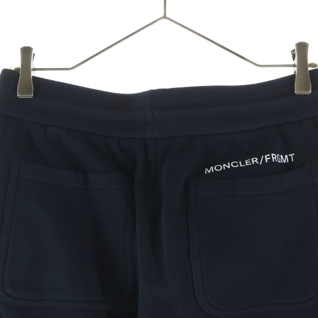 MONCLER GENIUS(モンクレール ジーニアス) ×FRAGMENT HIROSHI FUJIWARA SHORT PANT フラグメントデザイン 藤原ヒロシ ロゴワッペン スウェットハーフパンツ ブラック I209U8H00003