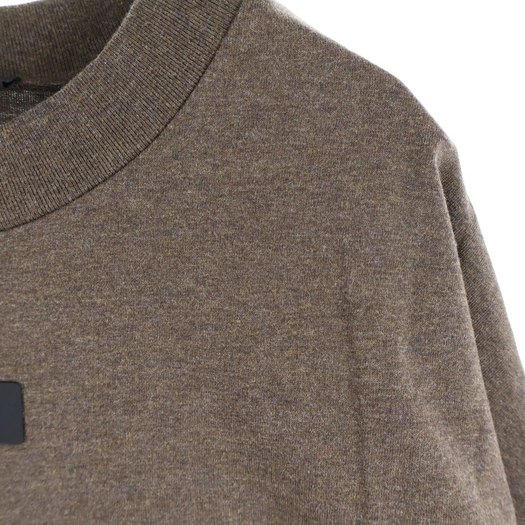 FEAR OF GOD ESSENTIALS(フィアオブゴッド エッセンシャルズ) L/S T-SHIRT ラバーロゴ 長袖Tシャツ ロンT ブラウン
